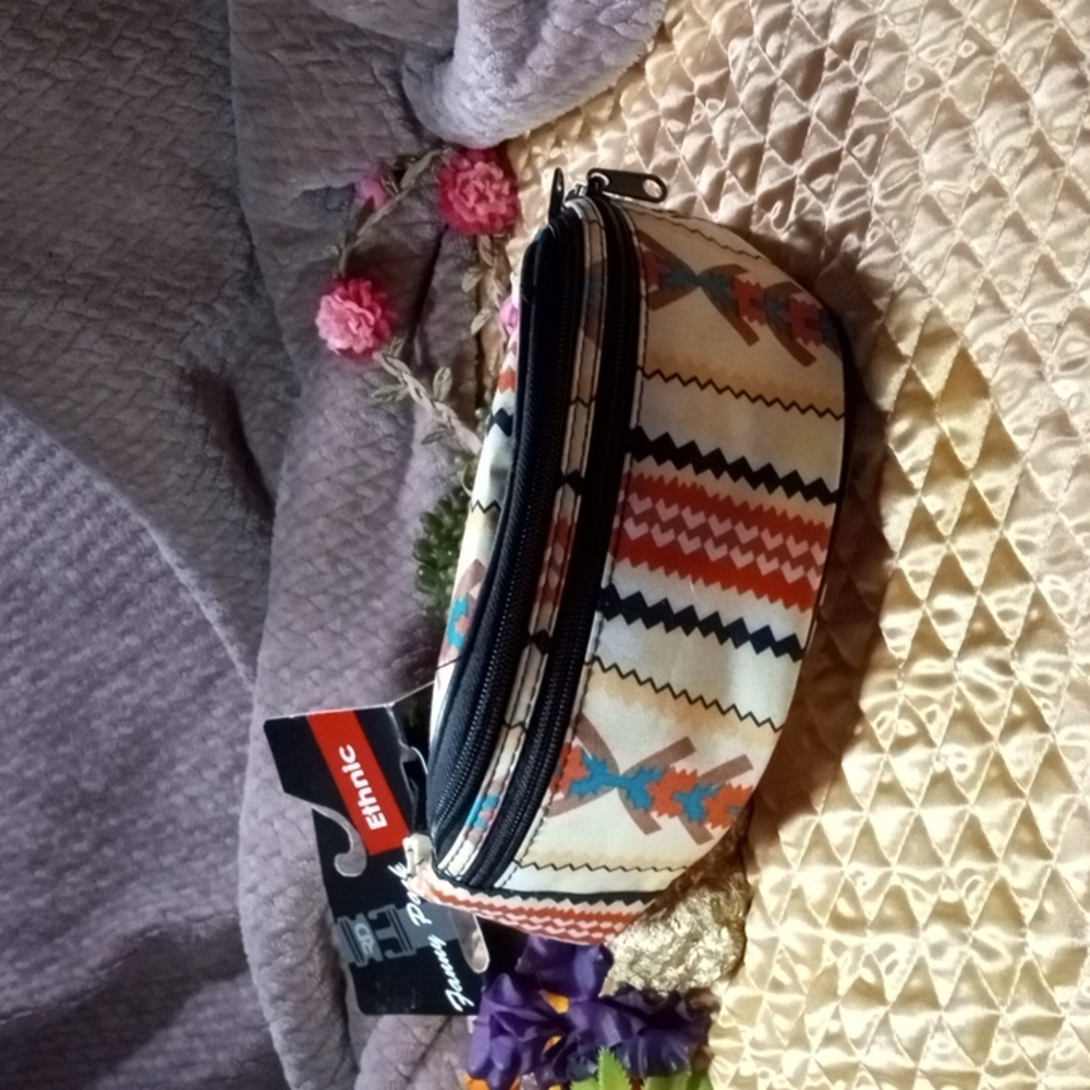 🪶Tribal Travel Fanny Pack Hip Bag for Men or Women-The color is vibrant